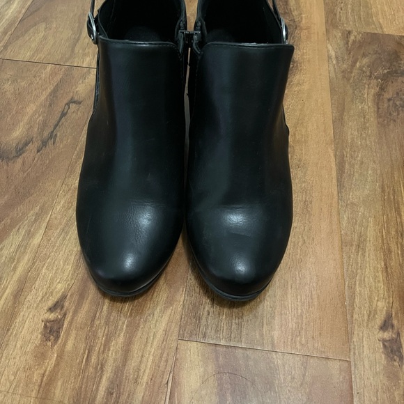 Elegant Black Ankle Boots - Picture 3 of 3